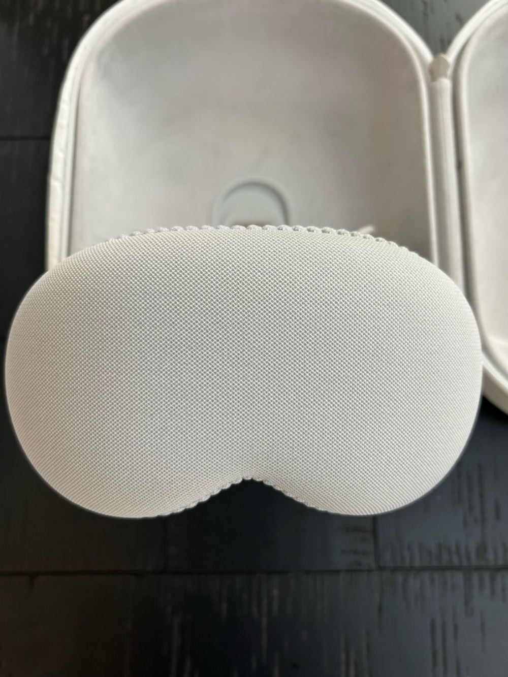 Apple Vision Pro - Picture 4 of 5